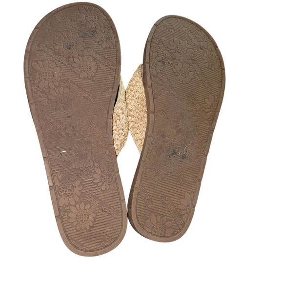 Yellow box flip flops size 7.5 - Picture 4 of 5